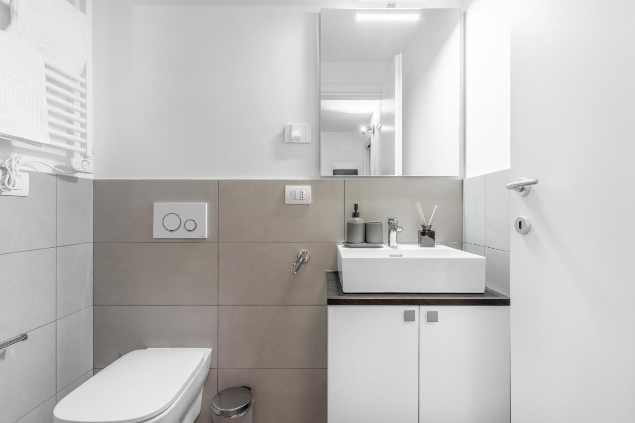 Ferienwohnung Modern With Terrace & Garage By Ndp Rent Mailand Exterior foto